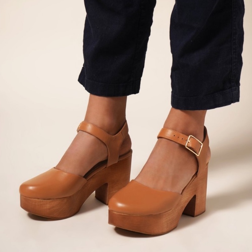 Charlotte Stone Sal Clogs In Camel 10 NIB/NWT